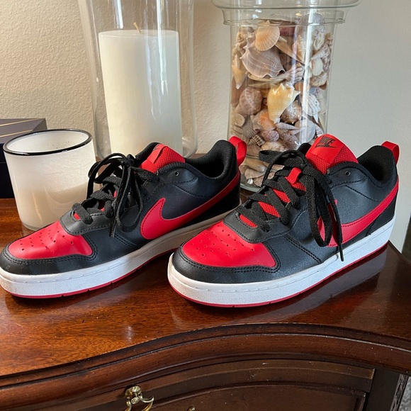 Boys Nike Court Borough Low 2’s Red and Black Sneakers - Picture 4 of 6